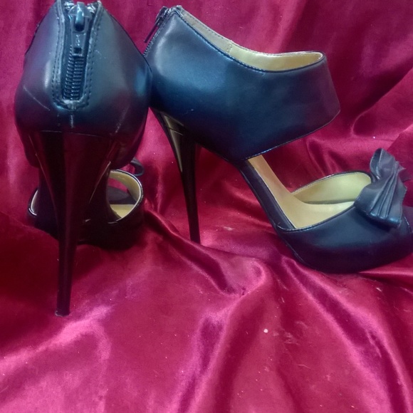 Cute Bow Tie Toe Heel - Picture 2 of 3